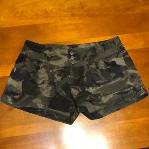 Express women’s high waisted shortie shorts sz 2